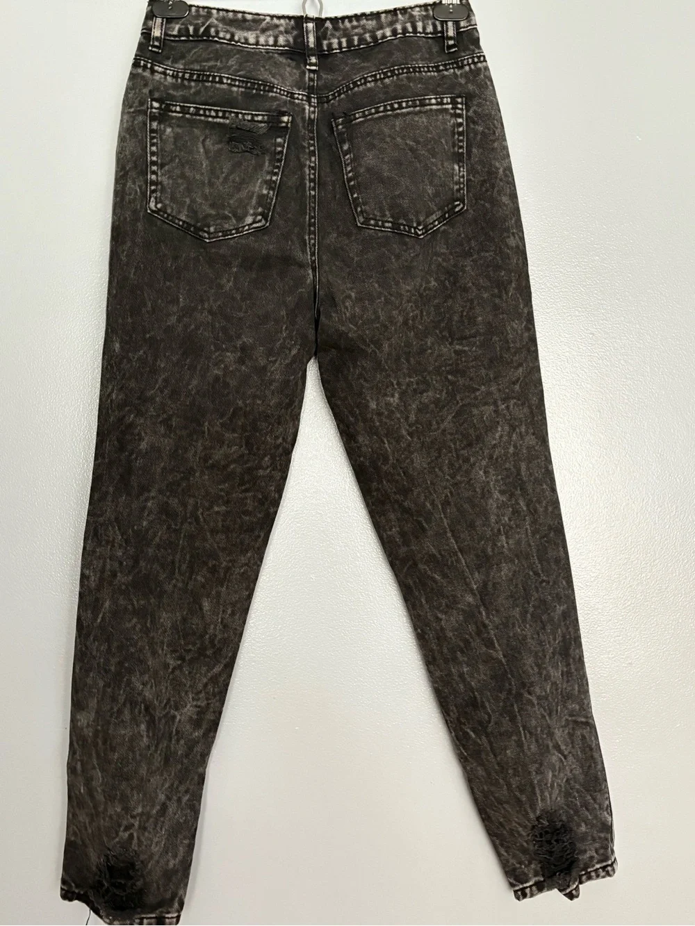 Fashion Nova Black High-Rise Ripped Mom Jeans size: 3 - Picture 5 of 10